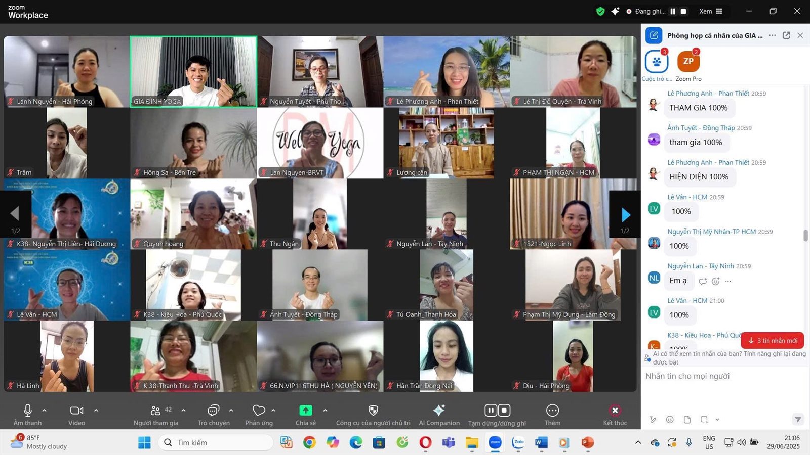 Học viên tương tác vui vẻ trong lớp Zoom